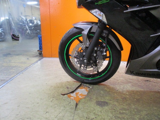 ホイールもこの通り状態グッド！フォークのアウターまでもが綺麗な一台は冗談抜きの早い者勝ちの一台ですよ